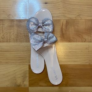 Diamond bow sandals